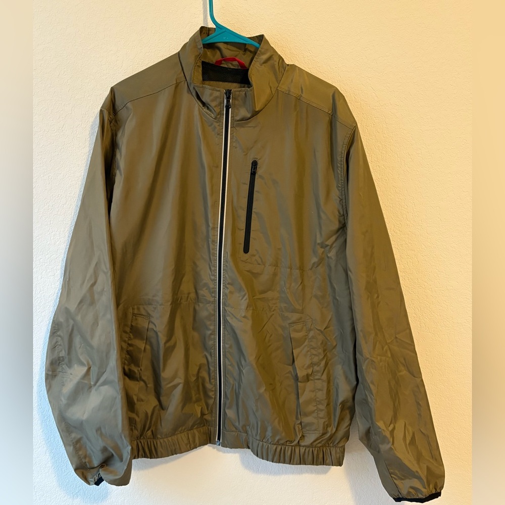 Victorinox Men's Olive Green original packable Windbreaker- RARE